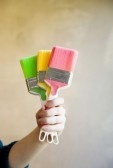 В какой степени украсить зал новыми обоями!